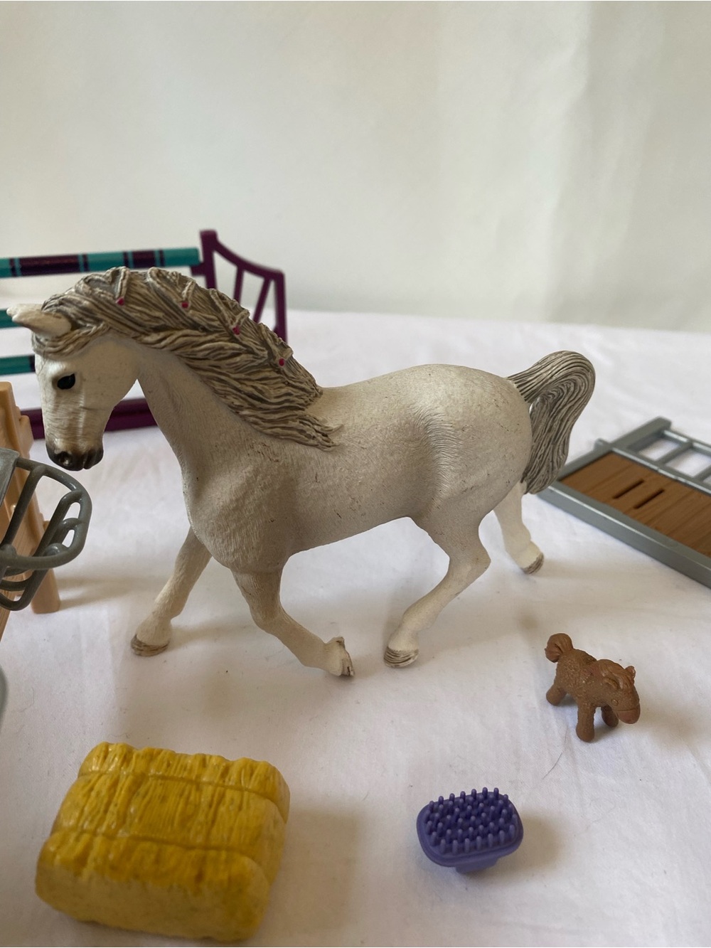 Schleich Set of 3 Horse Figures Plus Jump Bar Pen Grooming Accessories - Picture 11 of 13